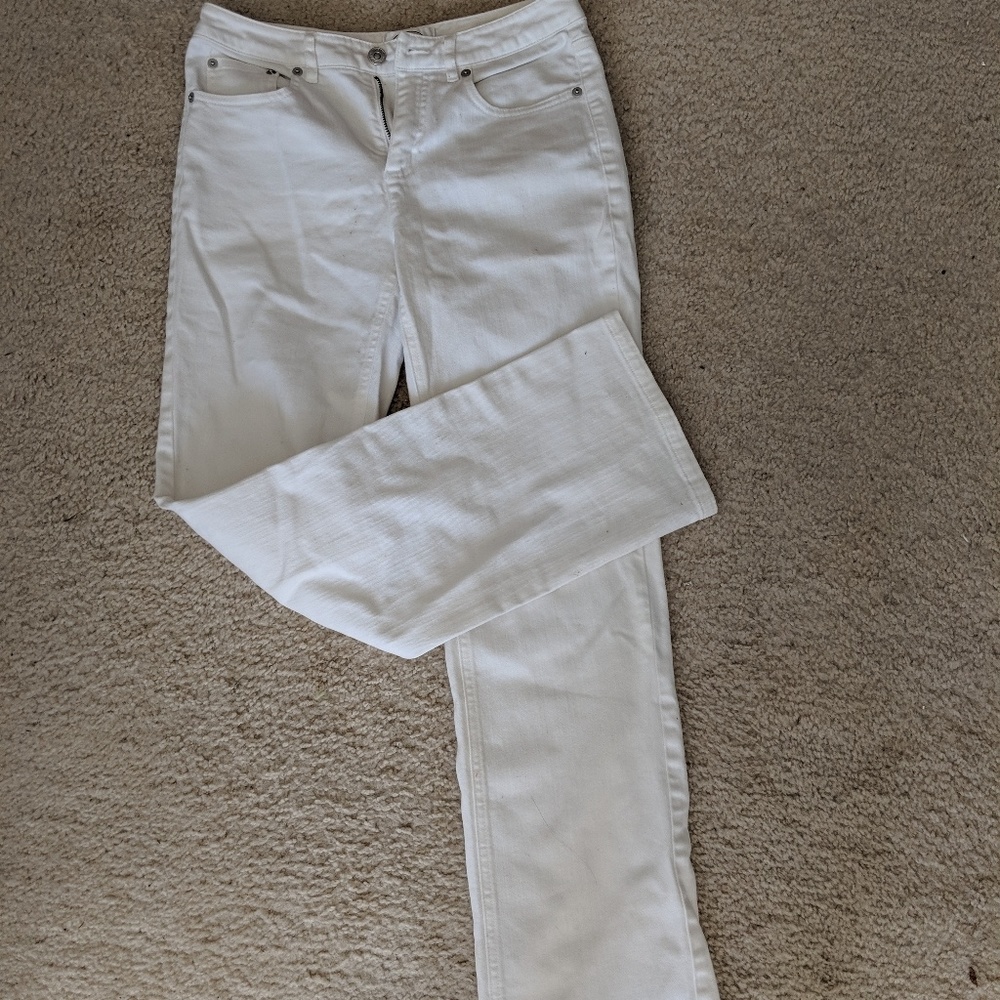 White denim pants